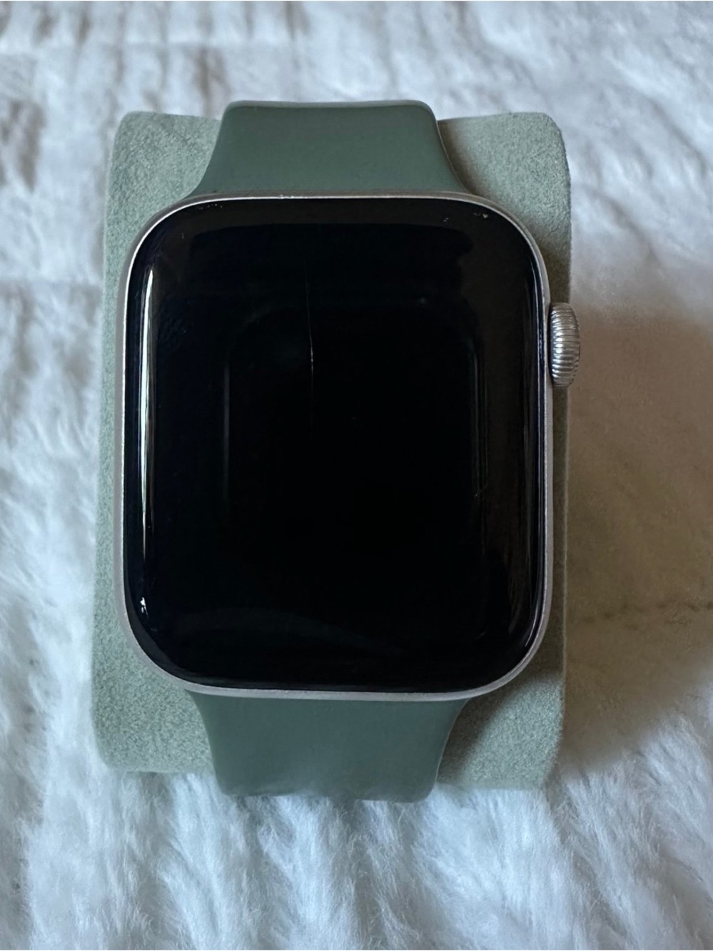 Apple SE Smartwatch with Green Silicone Band
